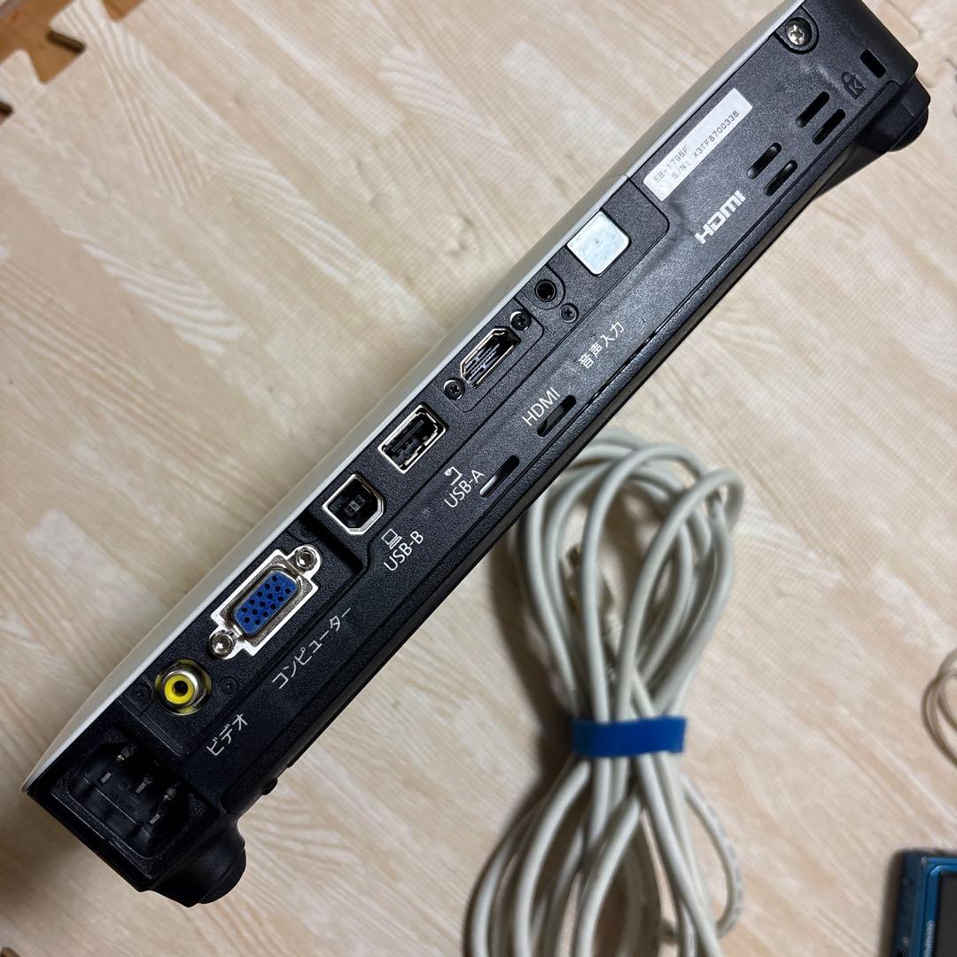 EPSON EB-1795F フルHD 3200lmプロジェクター本体
