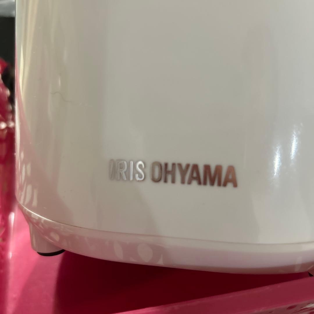 アイリスオーヤマホワイトスロージューサー 本体と付属品