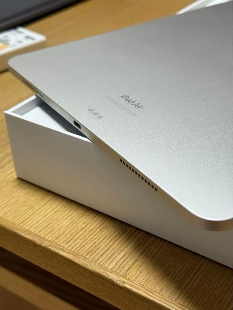 iPad Air M2 13インチ　スターライト 本体
