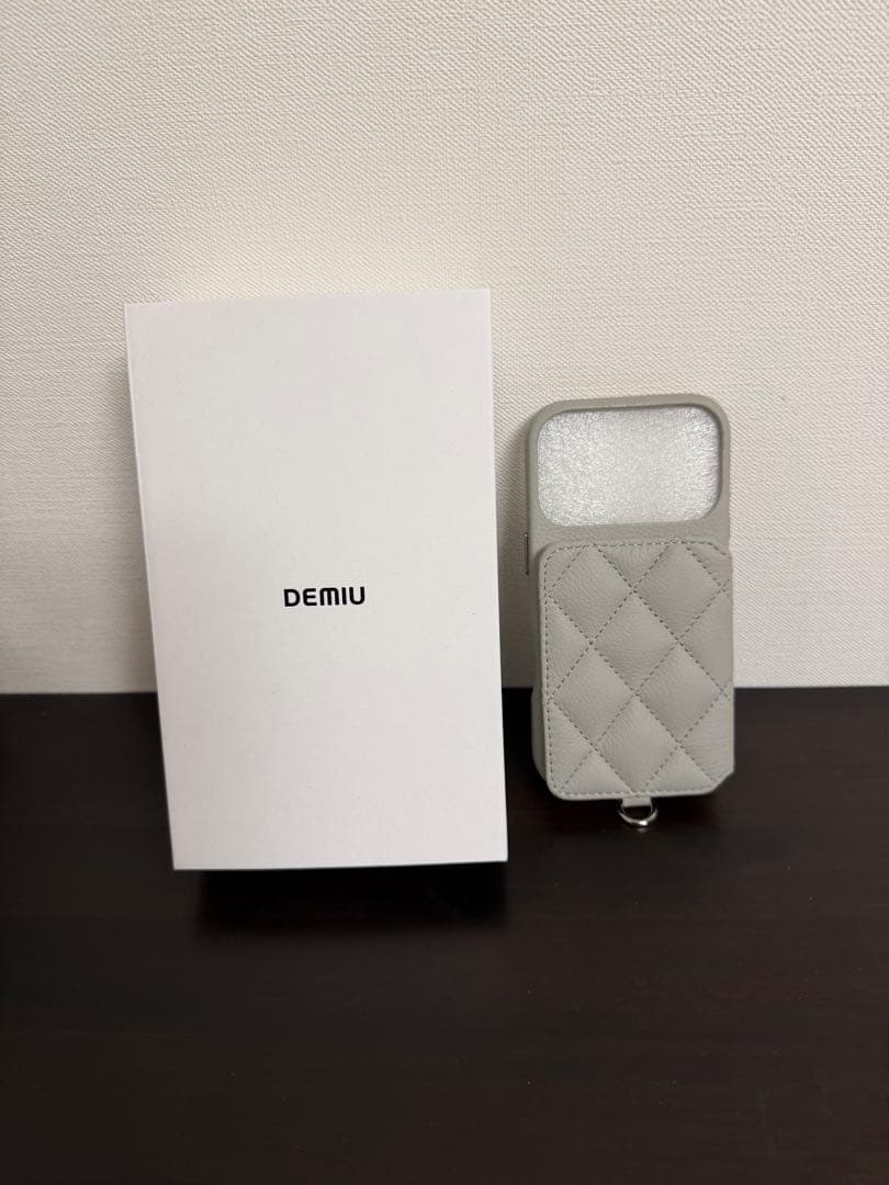 DEMIU iPhone17Pro用　本革スマホケース