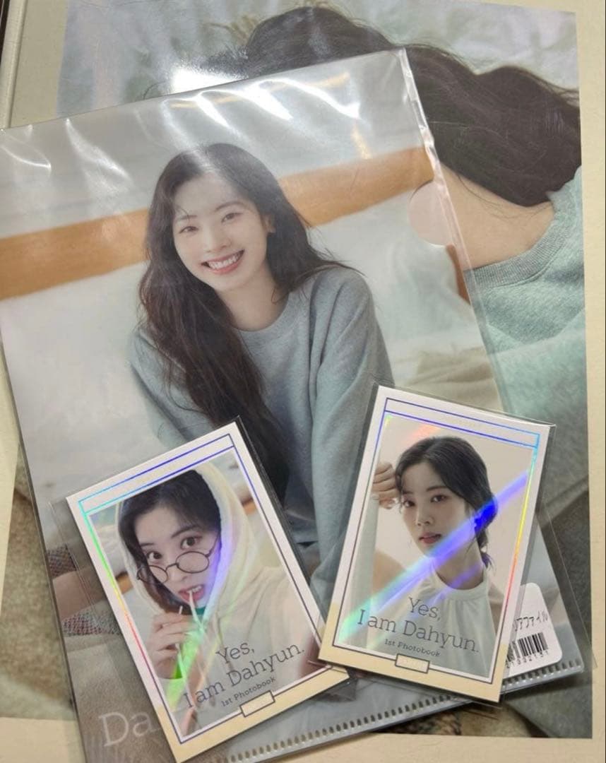 Yes. I am Dahyun. フォトブックセット