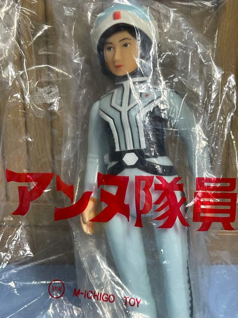 新品未開封　昭和レトロ　当時物　M1号ソフビ　アンヌ隊員 ウルトラセブン