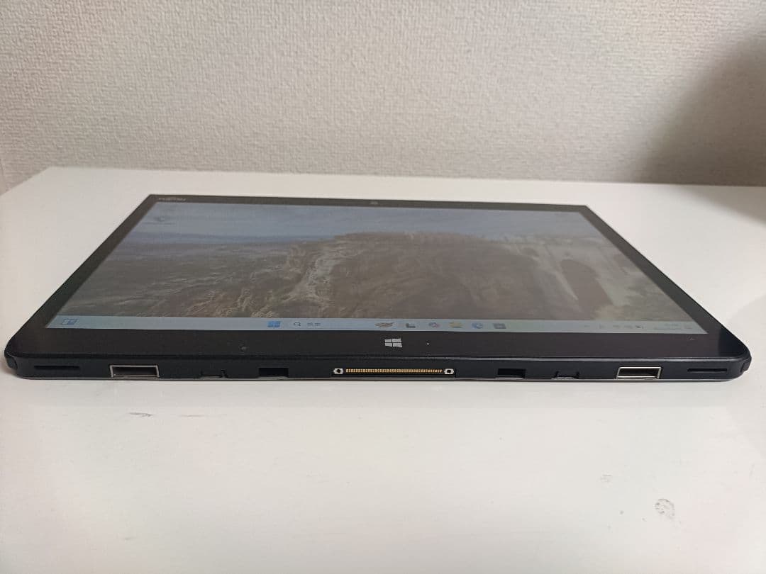 富士通arrows tab Q775/K i7 SSD128GB メモリ8GB