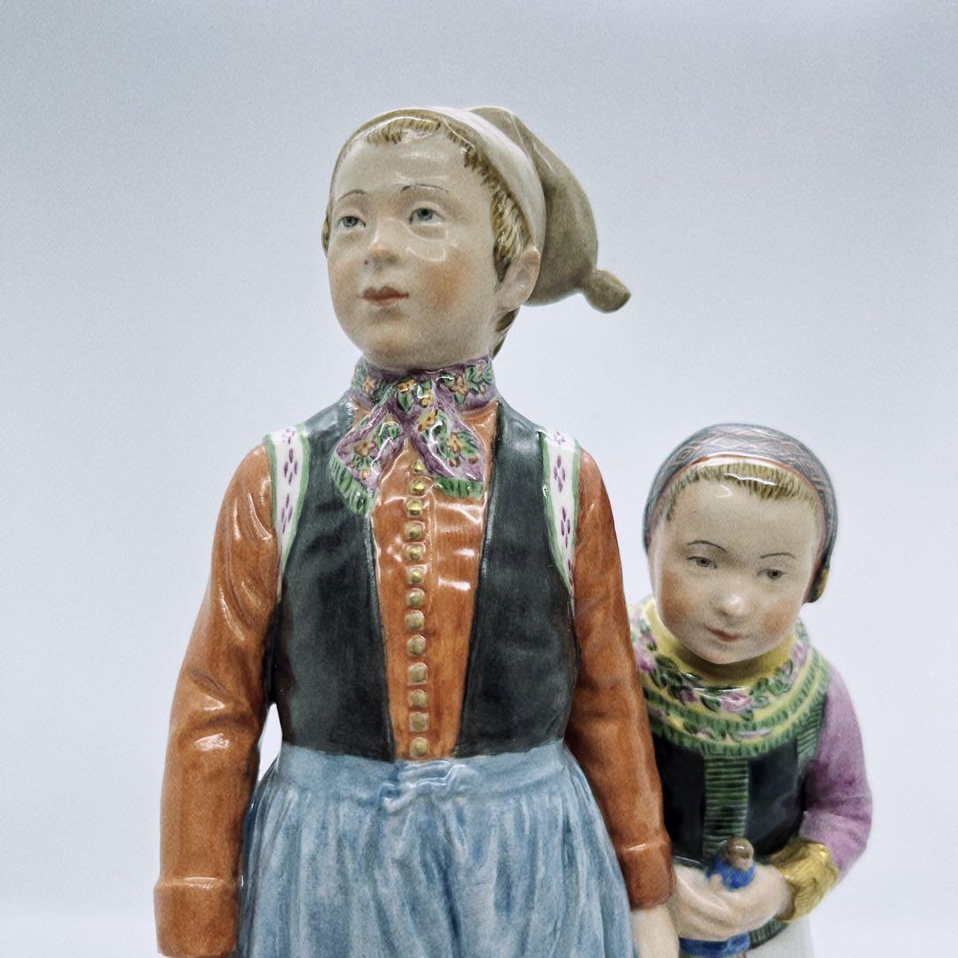 ロイヤルコペンハーゲン 民族衣装シリーズ　人形置物　アンティークフィギュリン