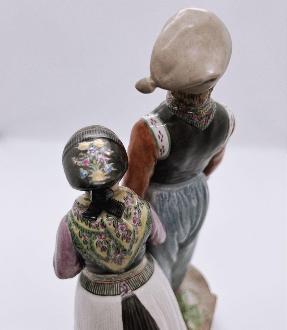 ロイヤルコペンハーゲン 民族衣装シリーズ　人形置物　アンティークフィギュリン