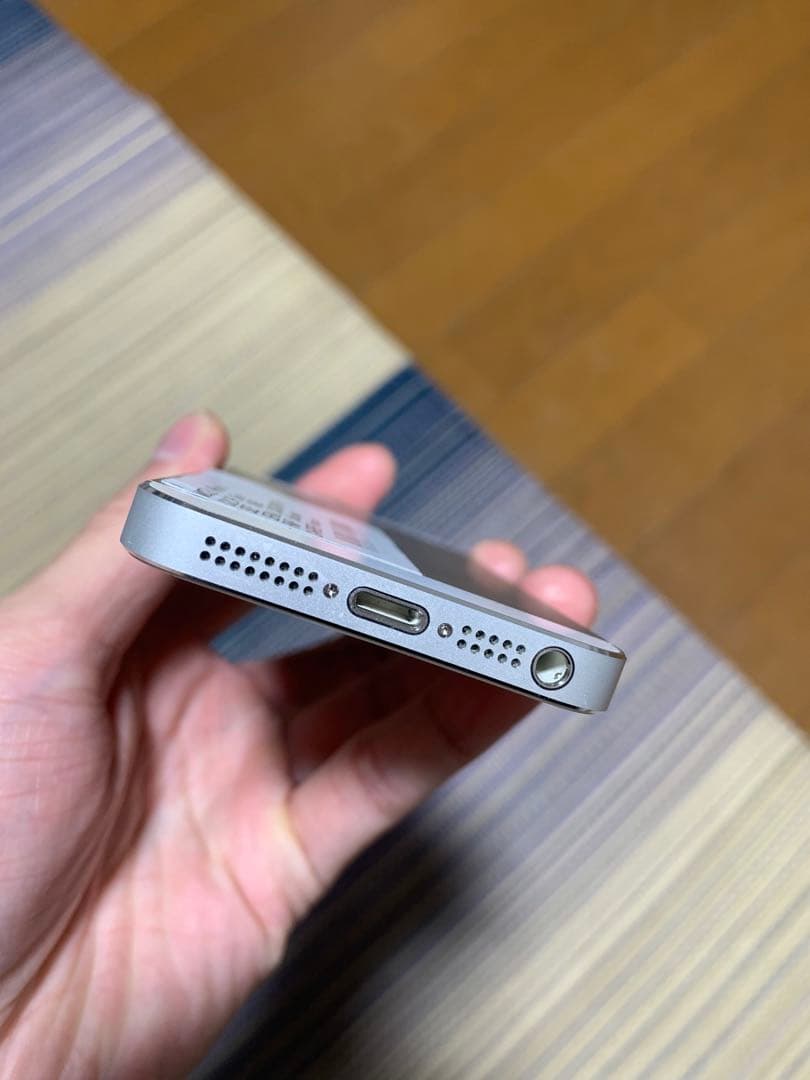 Apple iPhone 5S シルバー ✅