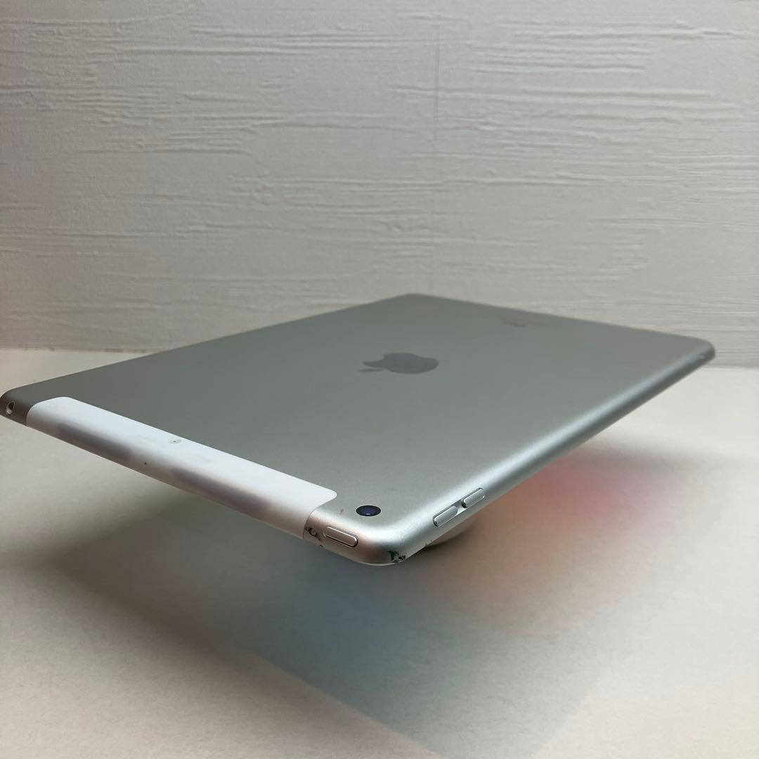 【正常品】Apple iPad(第8世代) 本体 + キーボードカバー