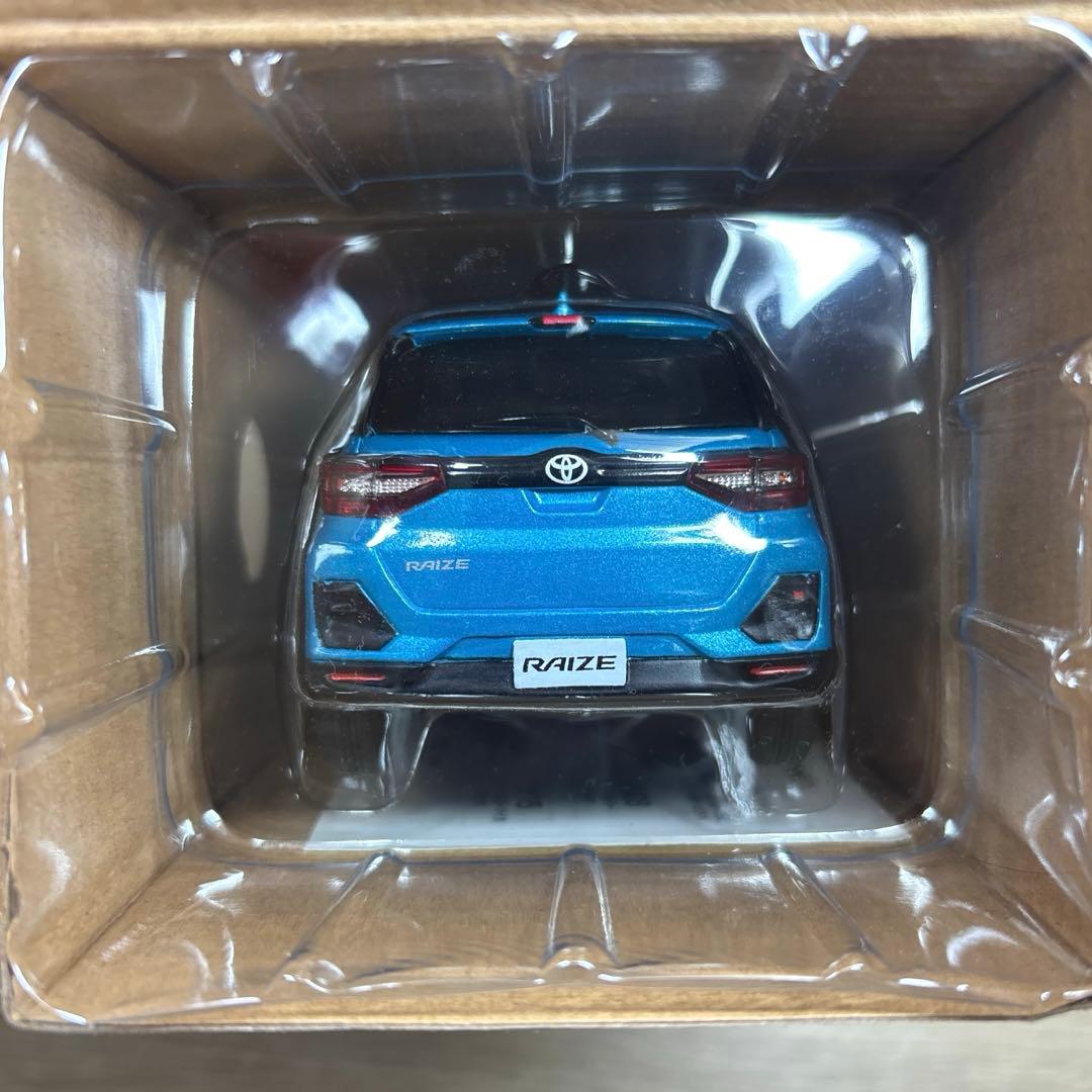 トヨタ ライズ ターコイズブルーマイカ 1/30カラーサンプルミニカー非売品