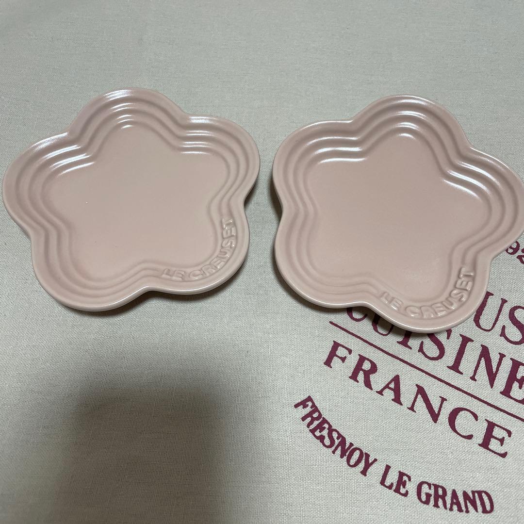 《新品》LE CREUSET ミニ花形皿 マットピンク 2枚セット