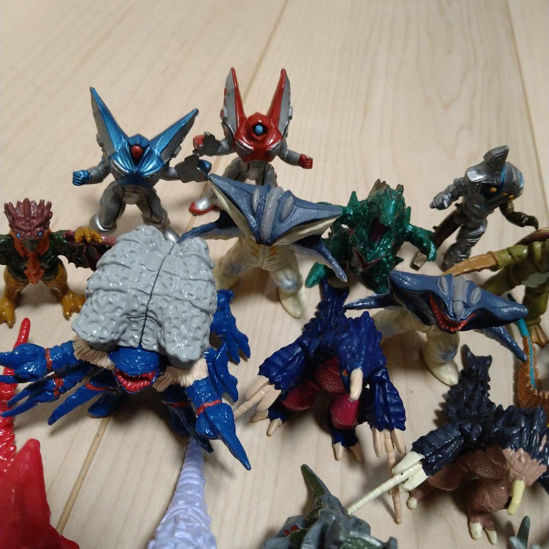 ウルトラマン　ウルトラモンスター超全集　セット　フィギュア　怪獣