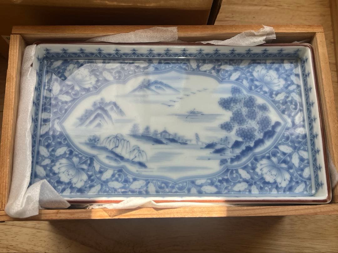 木箱入り食器 銘々皿 鉄器 金盃 有田焼　陶器　茶碗　七宝焼　香梅　10個