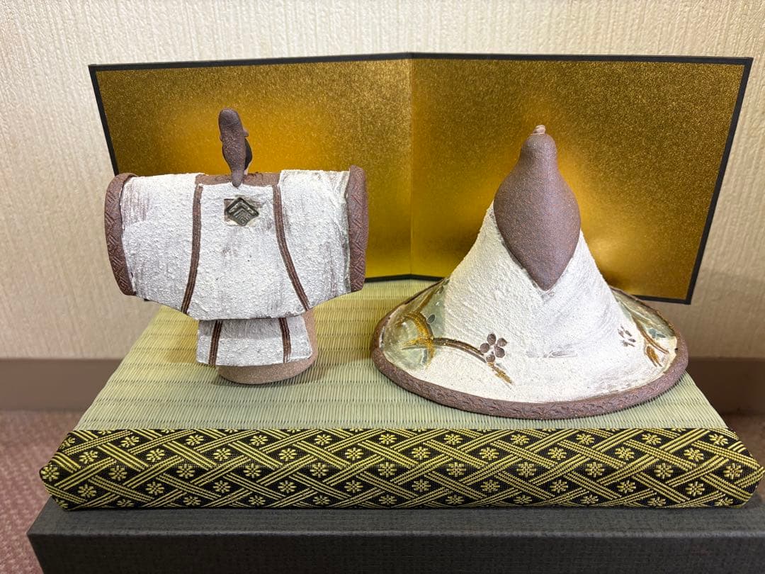 信楽焼　明山作 雛人形 金色屏風付き