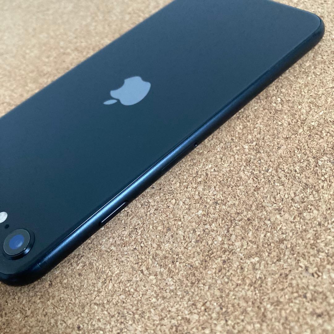 4161【早い者勝ち】美品☆電池新品☆iPhoneSE2 64GB SIMフリー