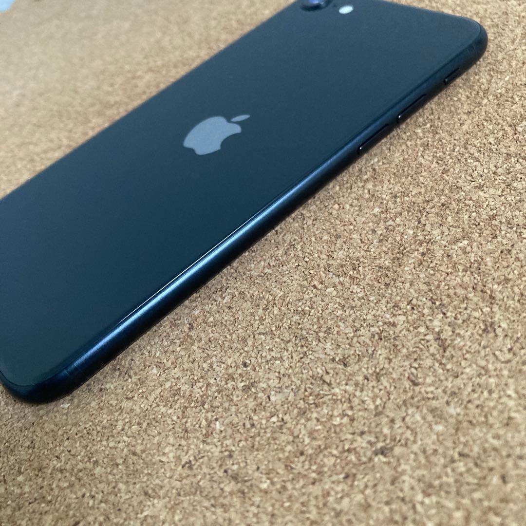 4161【早い者勝ち】美品☆電池新品☆iPhoneSE2 64GB SIMフリー
