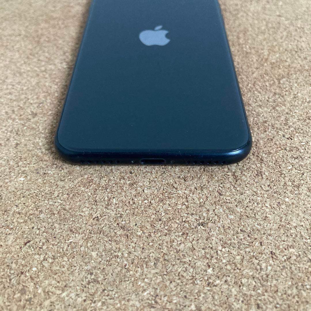 4161【早い者勝ち】美品☆電池新品☆iPhoneSE2 64GB SIMフリー