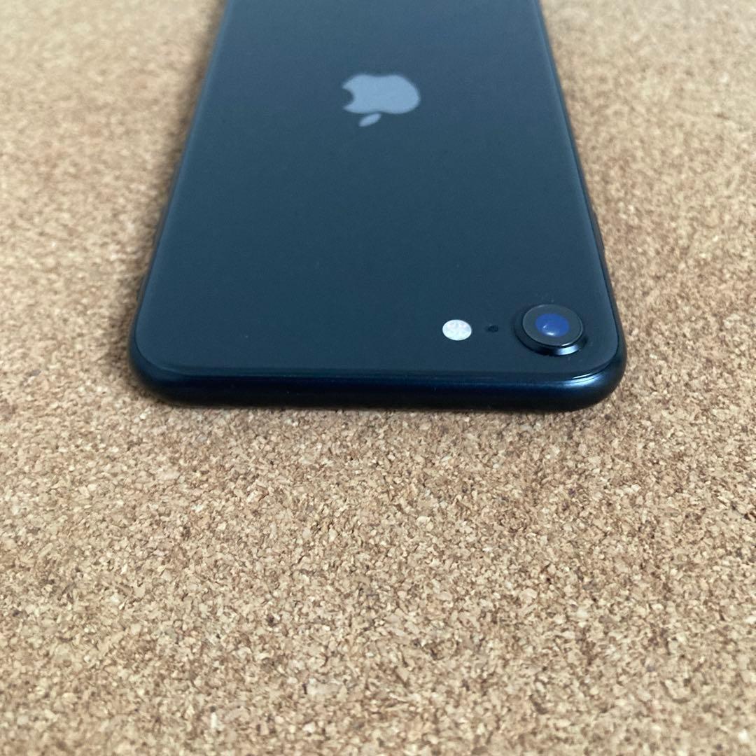 4161【早い者勝ち】美品☆電池新品☆iPhoneSE2 64GB SIMフリー