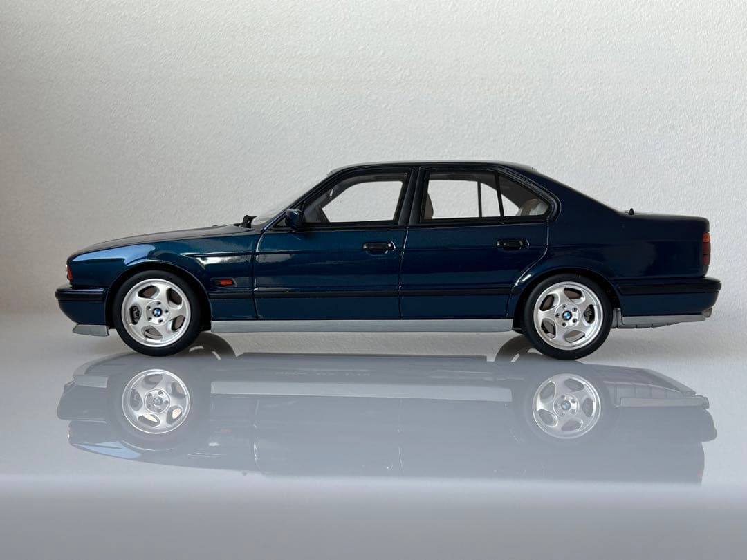  M5 ミニカー　Otto 1/18