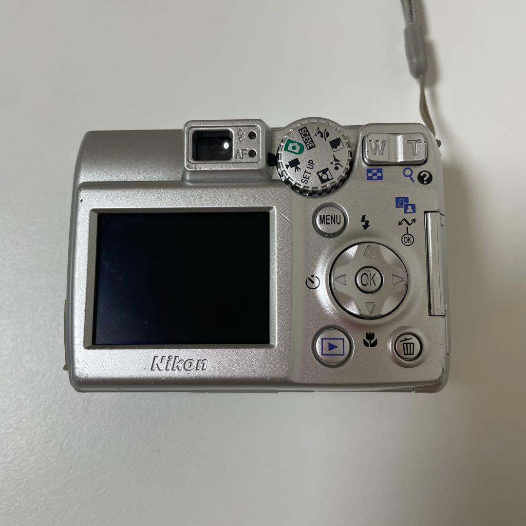 Nikon COOLPIX E5600 シルバー 動作確認済み