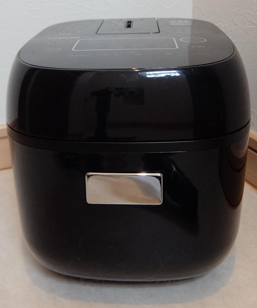 限定！TOSHIBA 東芝マイコン小型炊飯器　黒釜　３合炊き　ブラック