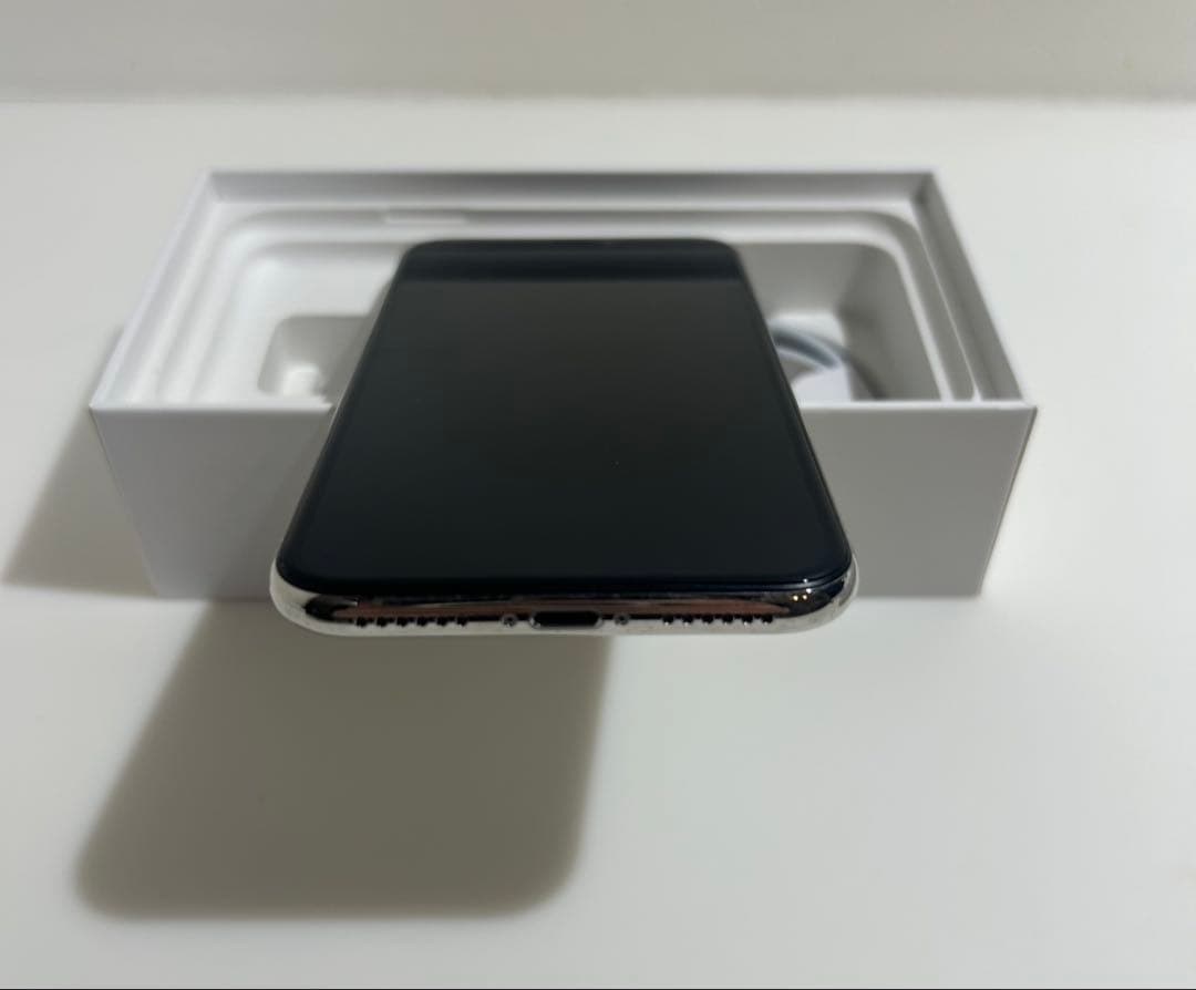 iPhone X 256GB ホワイト　ケーブル付き