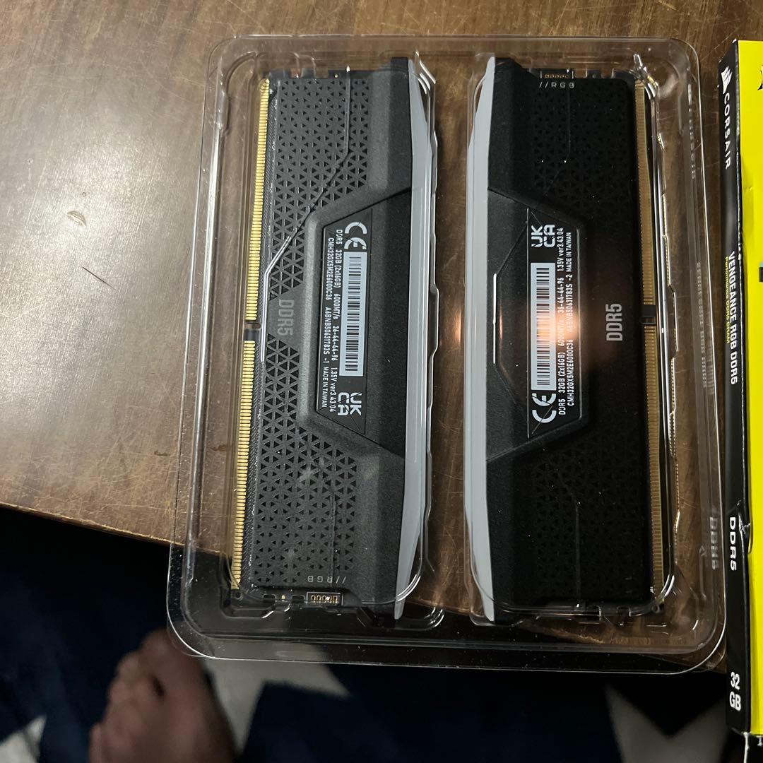 メモリー CORSAIR VENGEANCE RGB DDR5 32GB 6000MHz