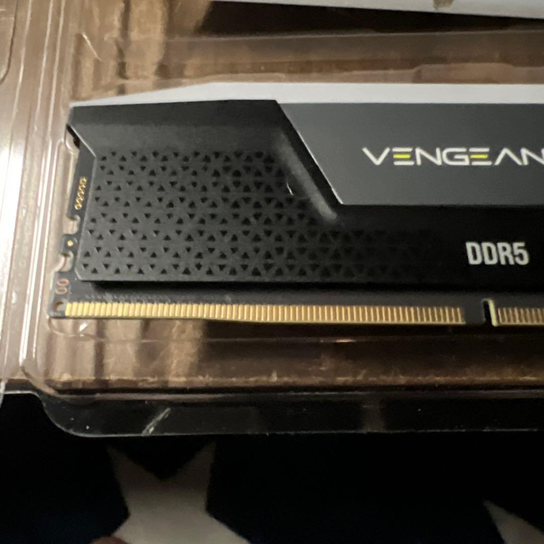 メモリー CORSAIR VENGEANCE RGB DDR5 32GB 6000MHz