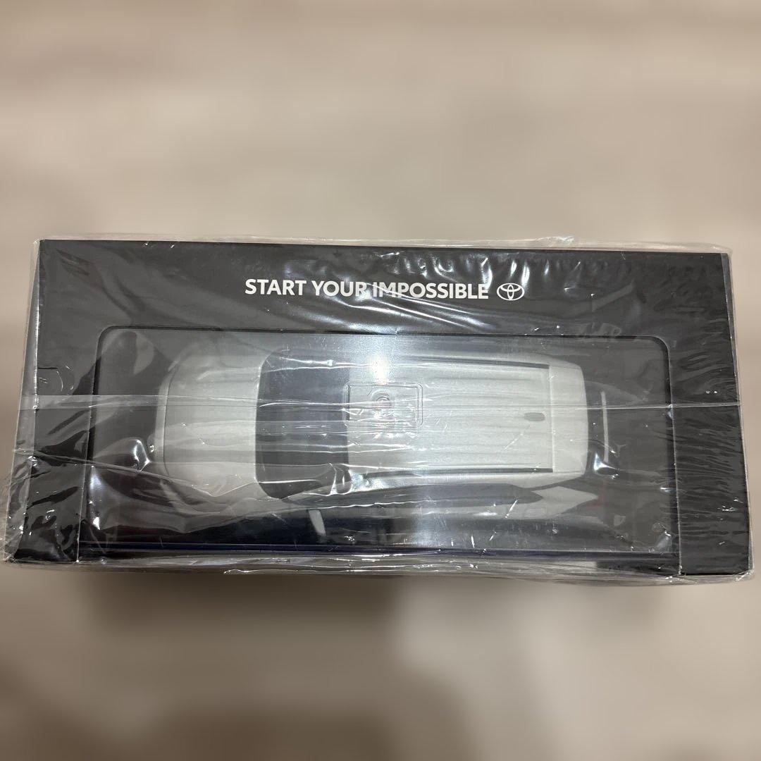 トヨタ RAV4 ミニカー カラーサンプル　ホワイトパールクリスタルシャイン