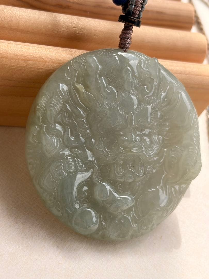 天然翡翠 龍彫りペンダント（望子成龍・手彫り一点物）✨✨✨