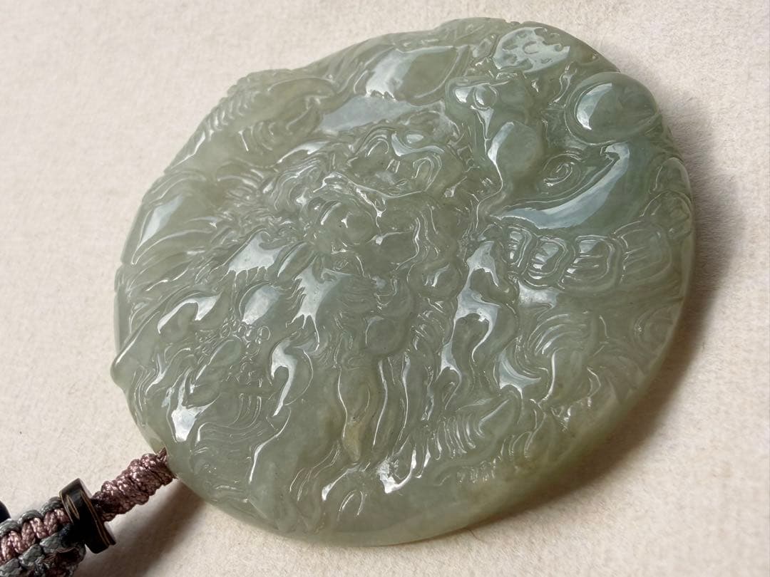 天然翡翠 龍彫りペンダント（望子成龍・手彫り一点物）✨✨✨