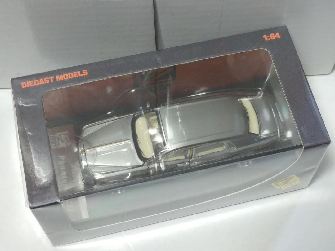 DCM 1/64 ロールス ロイス ファントム 7代目 シルバー フル開閉