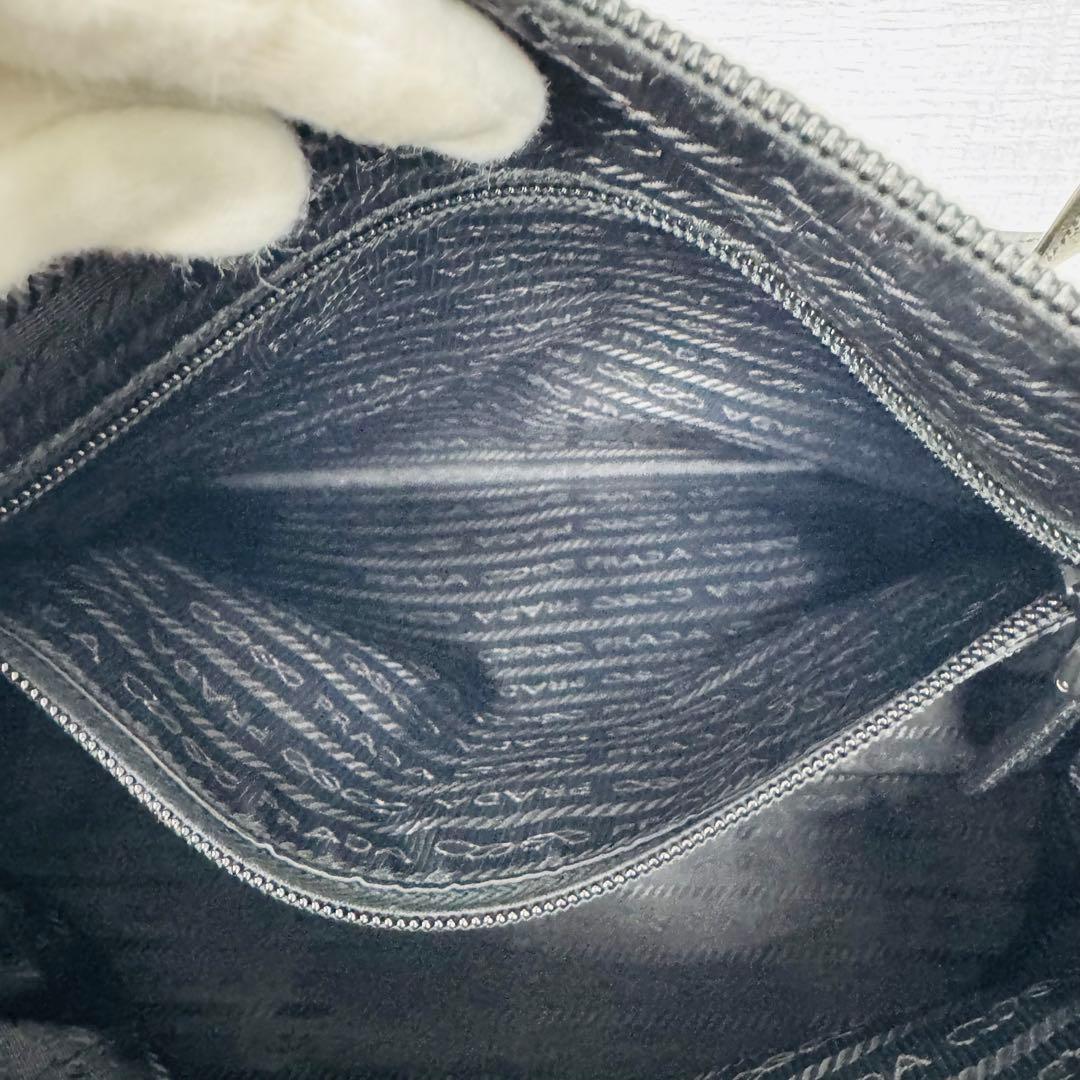 ✨PRADA✨プラダ✨三角ロゴプレート✨ブラック✨ナイロン✨ハンドバッグ✨