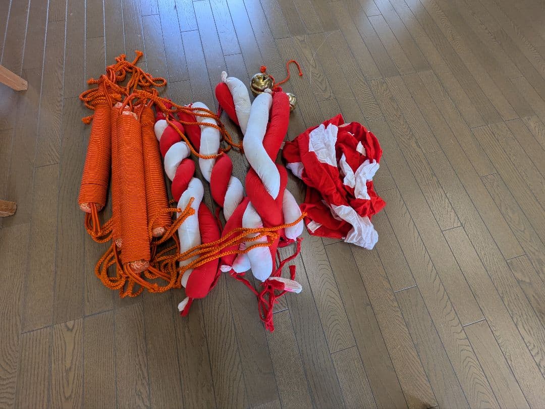 金色の木製神輿