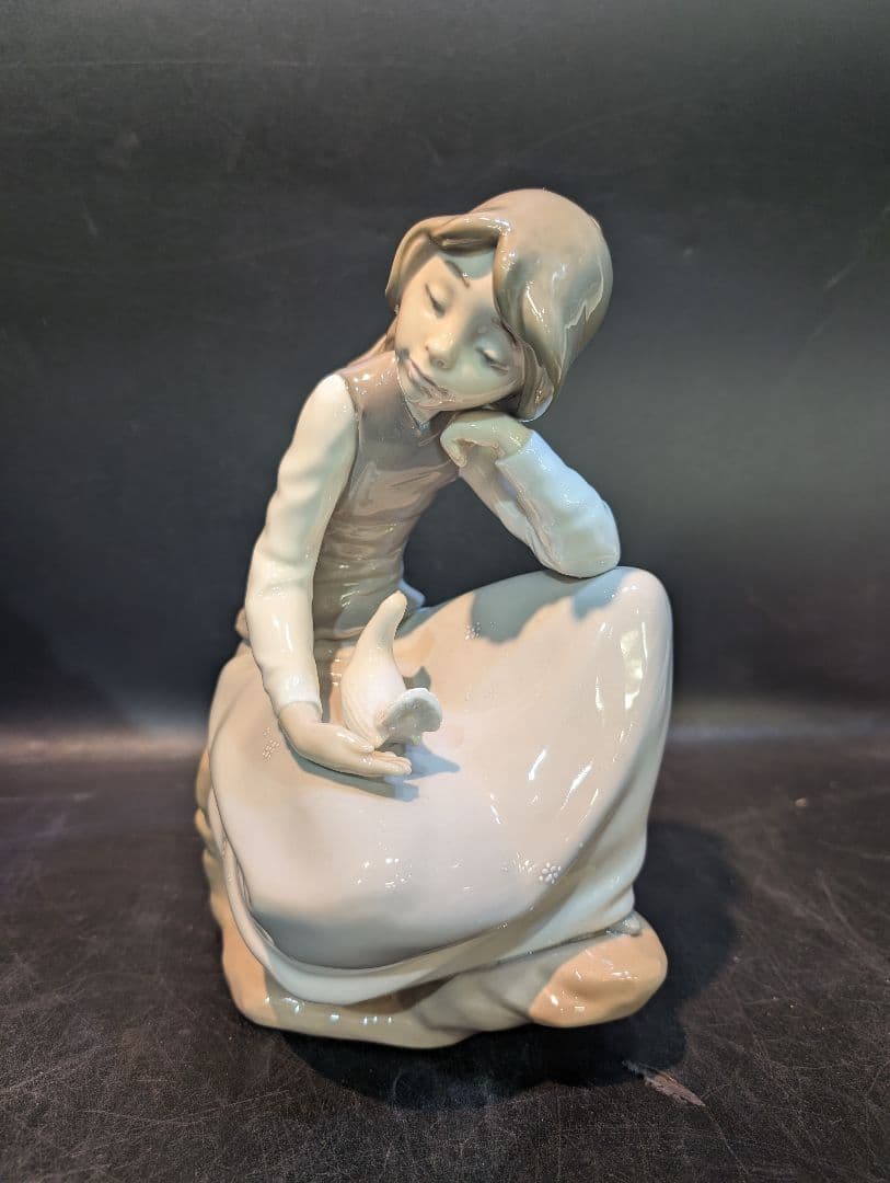 リヤドロ LLADRO NAO 鳩を抱く少女 フィギュリン スペイン 箱入り