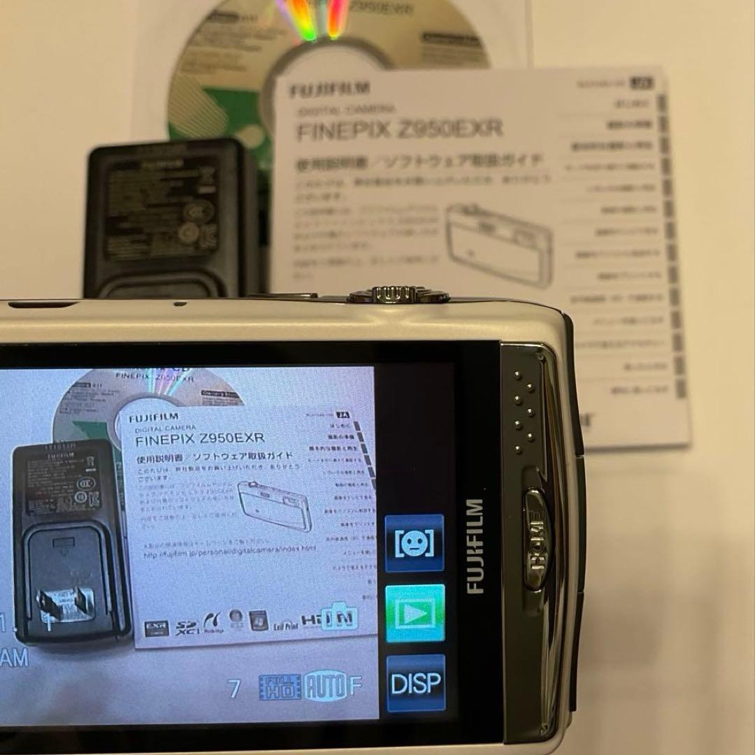 デジタルコンパクトカメラ　富士フィルム　FinePix Z950EXR　ホワイト