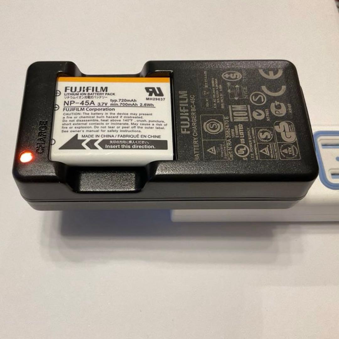 デジタルコンパクトカメラ　富士フィルム　FinePix Z950EXR　ホワイト