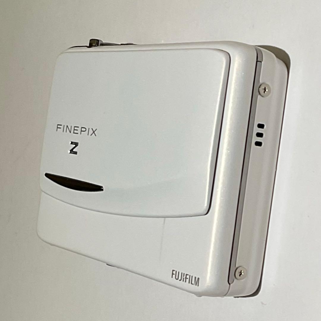 デジタルコンパクトカメラ　富士フィルム　FinePix Z950EXR　ホワイト