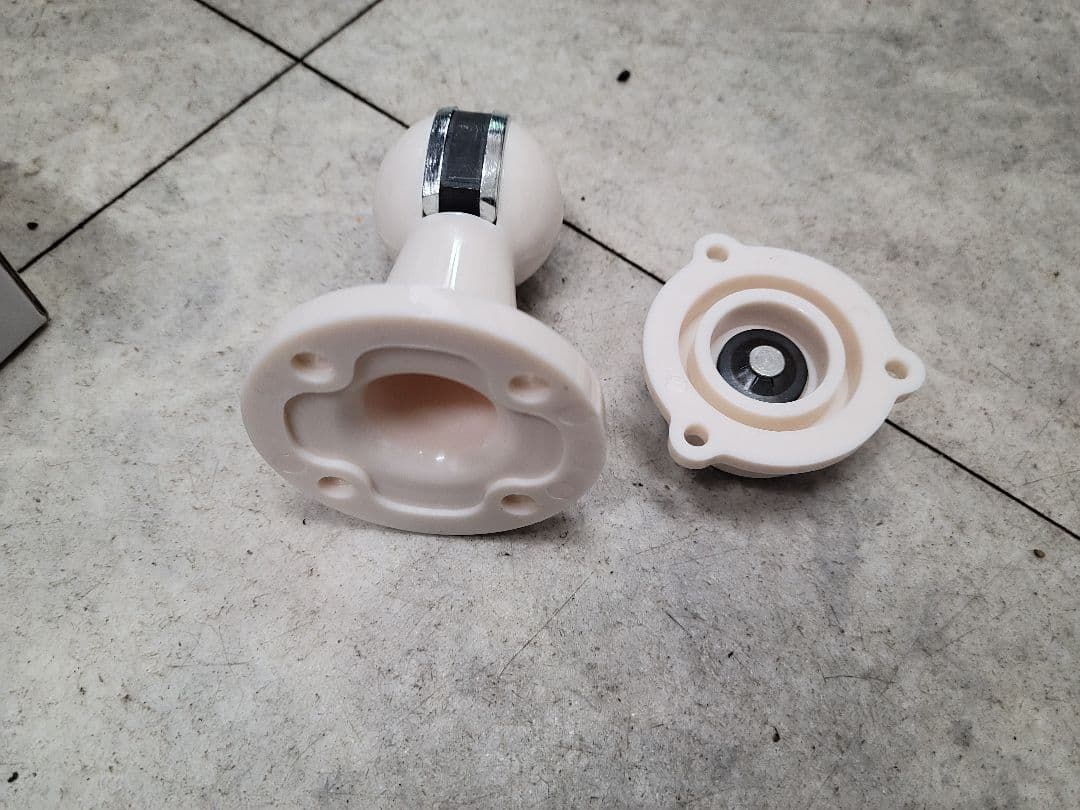 【未開封】ハイタッチストッパー君　ホワイトカラー　ワンタッチドアホルダー