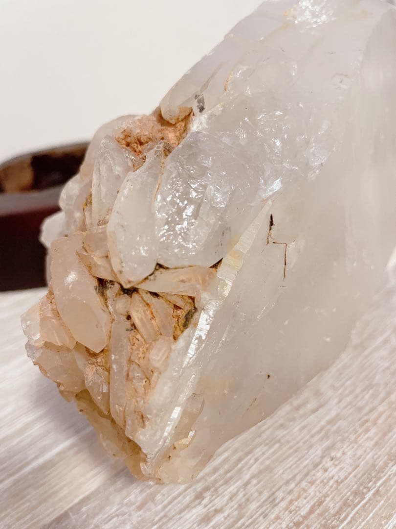 水晶　原石　5.5kg 木製台座付き