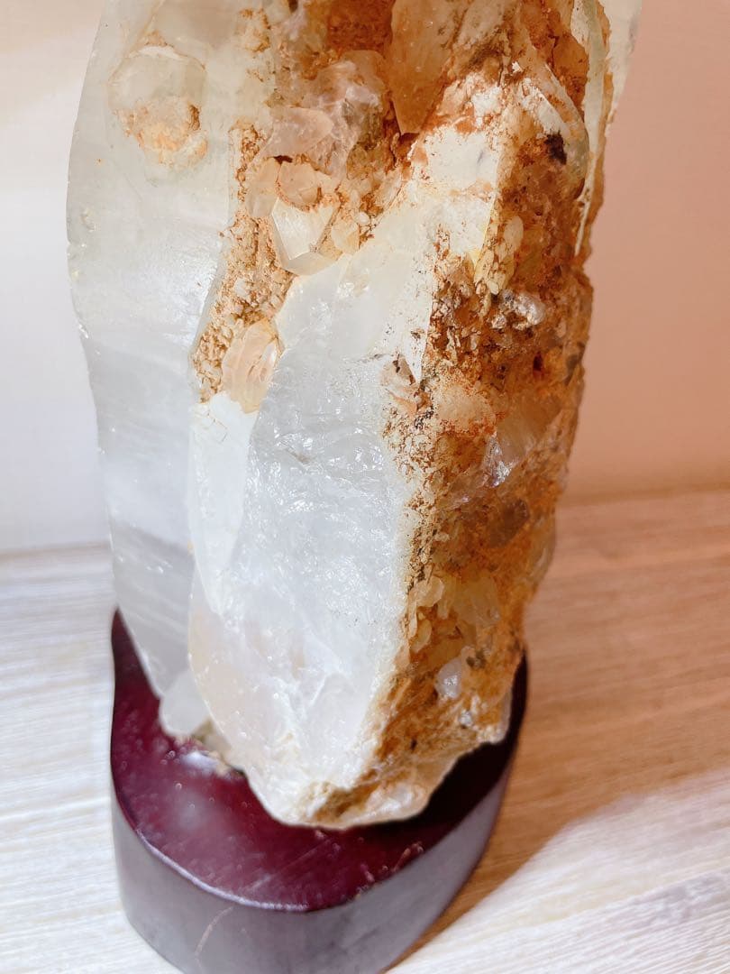 水晶　原石　5.5kg 木製台座付き