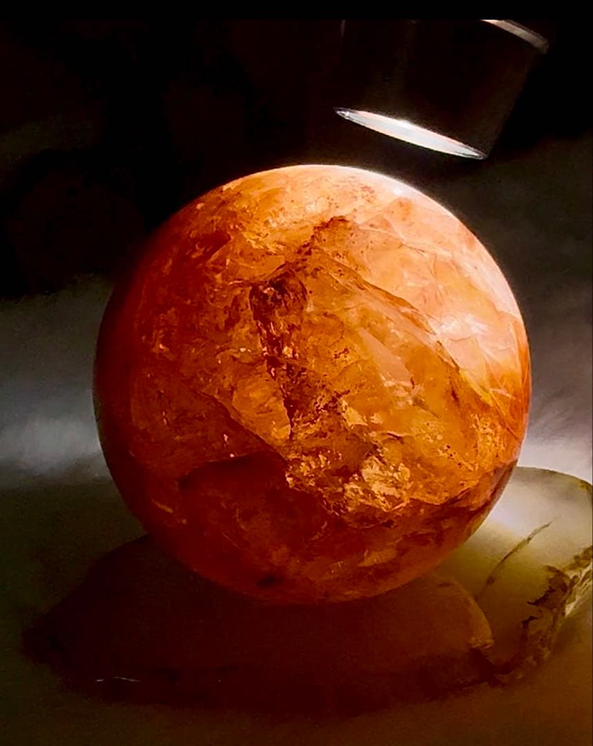 ファイヤークォーツ 大玉 スフィア 48mm 虹 アゲート台座付 Amulet