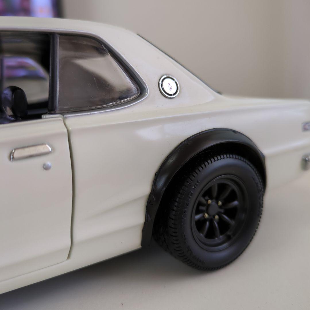 スカイライン2000ＧTR　1/18スケール　ホワイト