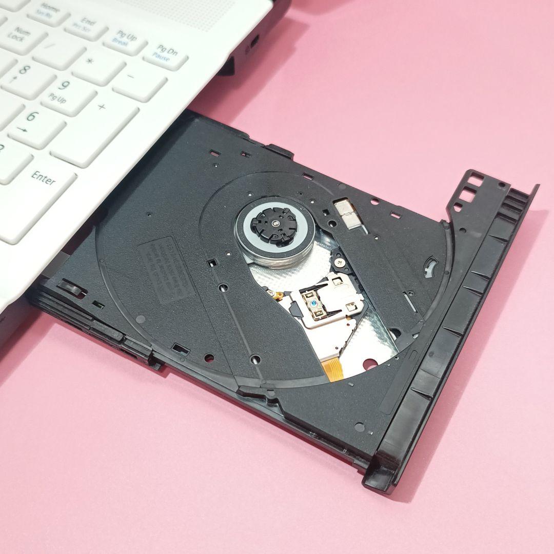 大人可愛いホワイト❣️正規オフィス付✨️初心者OK薄型ノートパソコン爆速SSD