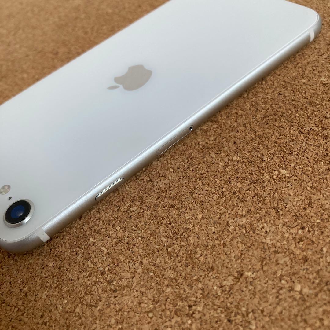 4175【早い者勝ち】美品☆電池新品☆iPhoneSE2 64GB SIMフリー