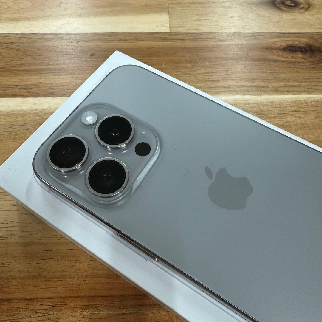 超美品　iPhone 15 Pro 128GB SIMフリー版