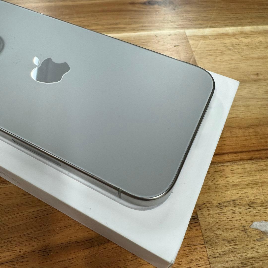 超美品　iPhone 15 Pro 128GB SIMフリー版