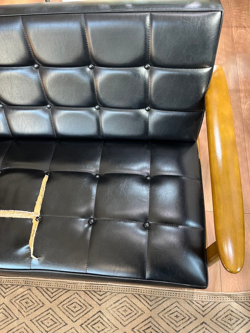 カリモク60 2シーターソファ　ブラック　座面シート裂けジャンク品