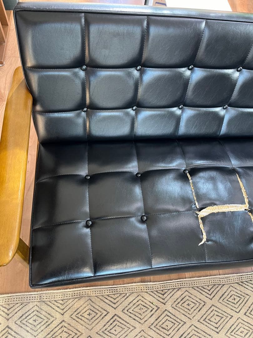 カリモク60 2シーターソファ　ブラック　座面シート裂けジャンク品