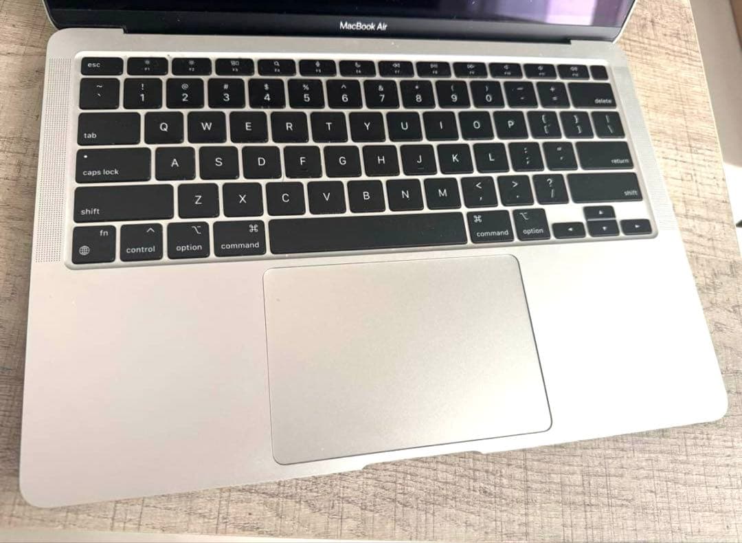 【美品】MacBook Air 8GB シルバー (2020)
