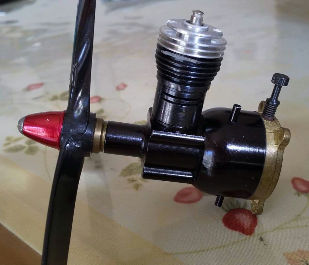 ラジコン飛行機　エンジン　COX049　ブラックウイドー