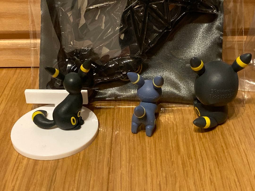 ポケモン　ブラッキー　フィギュア　ストラップ　ミラー